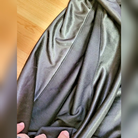 Le Chateau embellished one shoulder dress - Picture 5 of 11